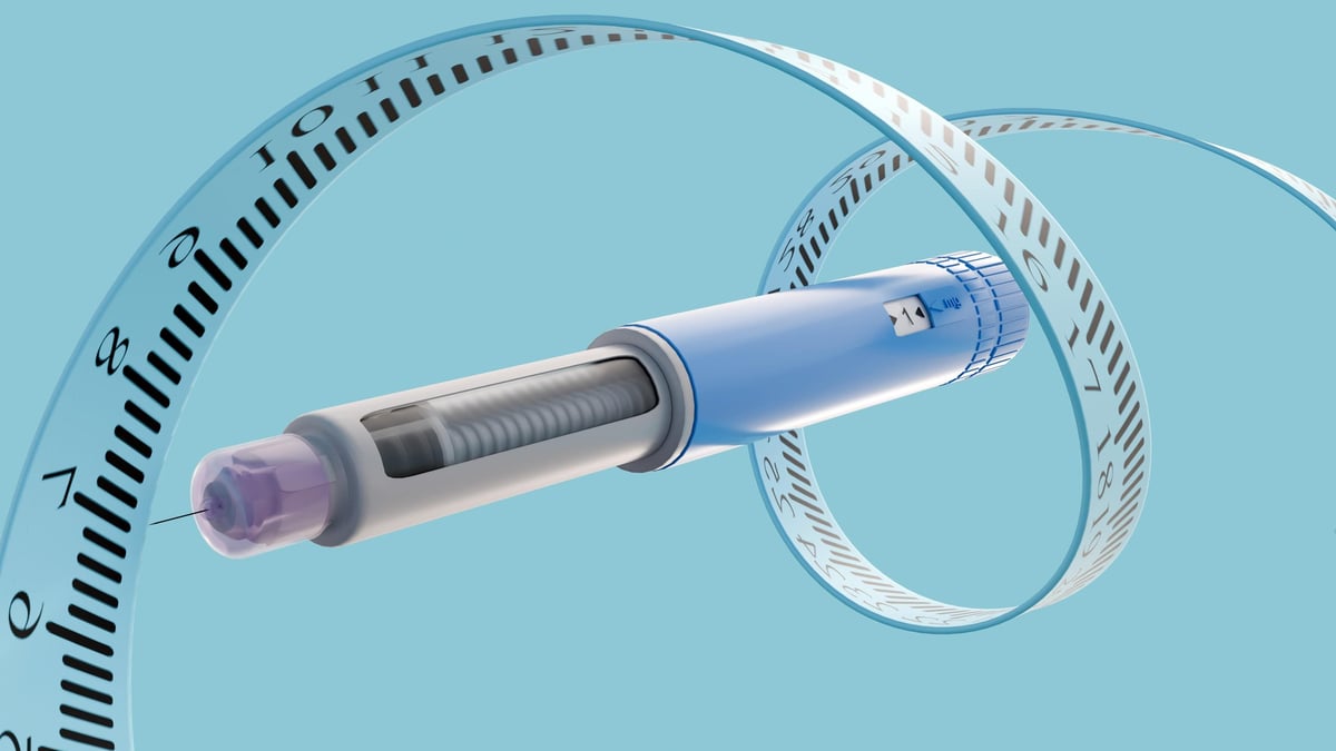 3D rendering of a GLP-1 injector pen with measuring tape